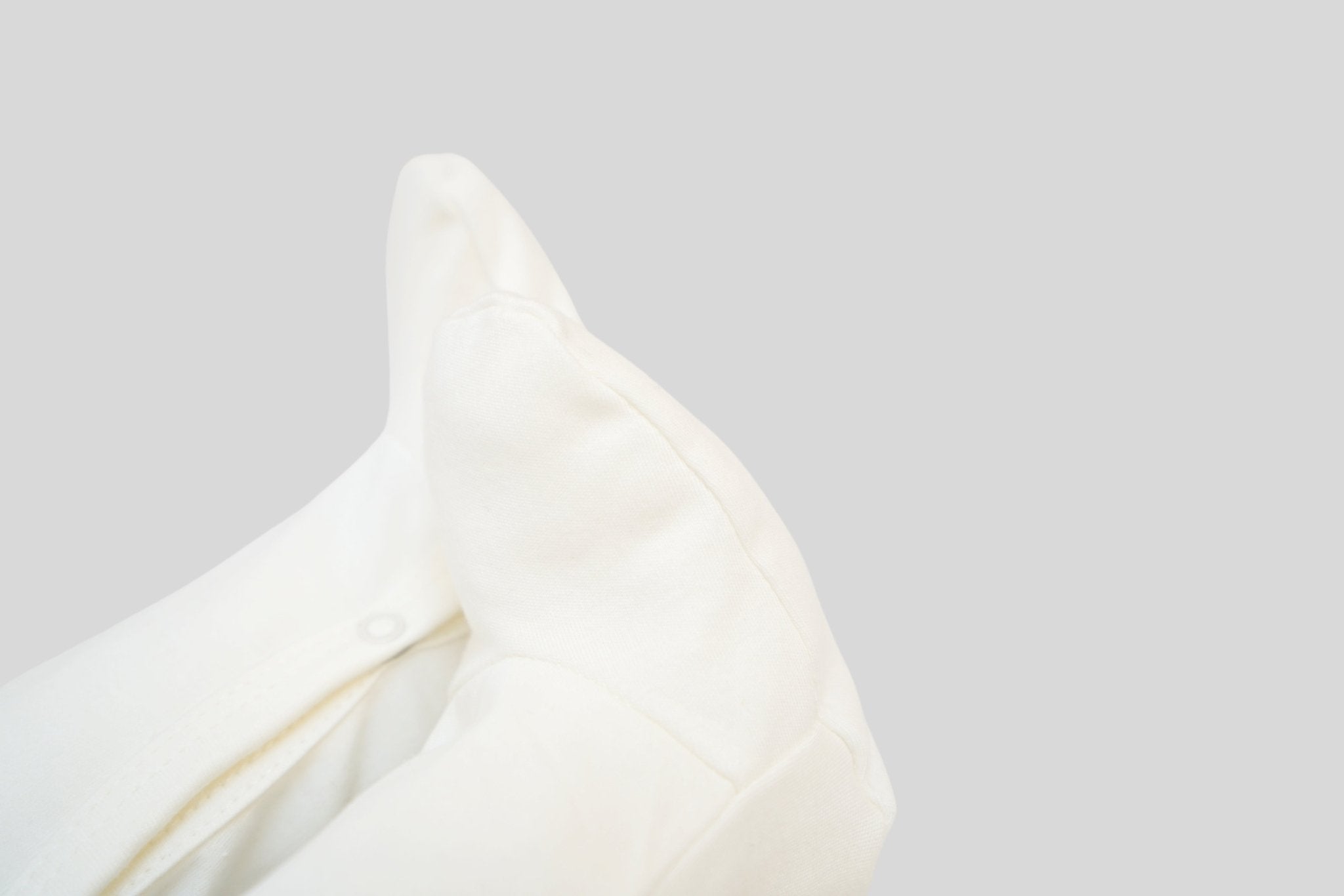 Snap Front Footy without mitts in Off white / 3 Dino - OBabyz